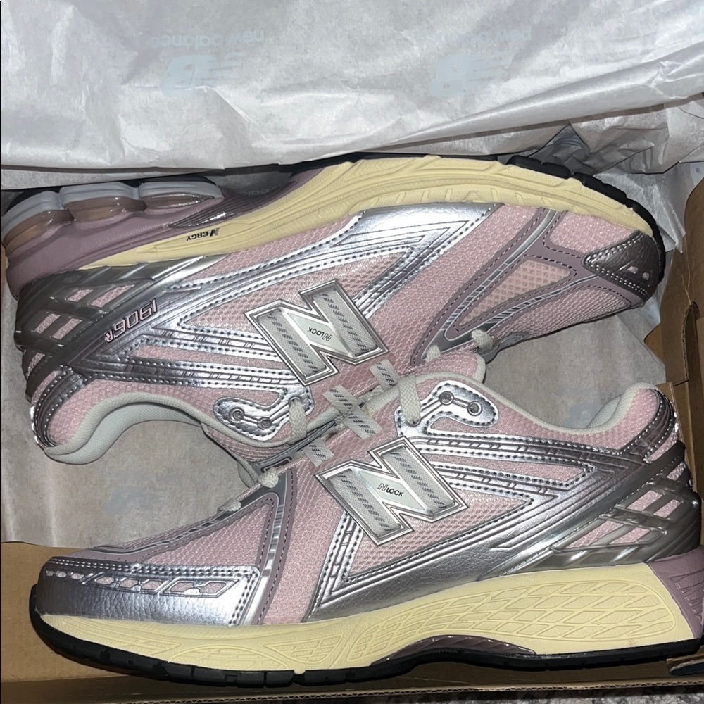 New Balance Unisex Women’s Sz 11/Men’s 9.5 Pink and Silver Running Shoes